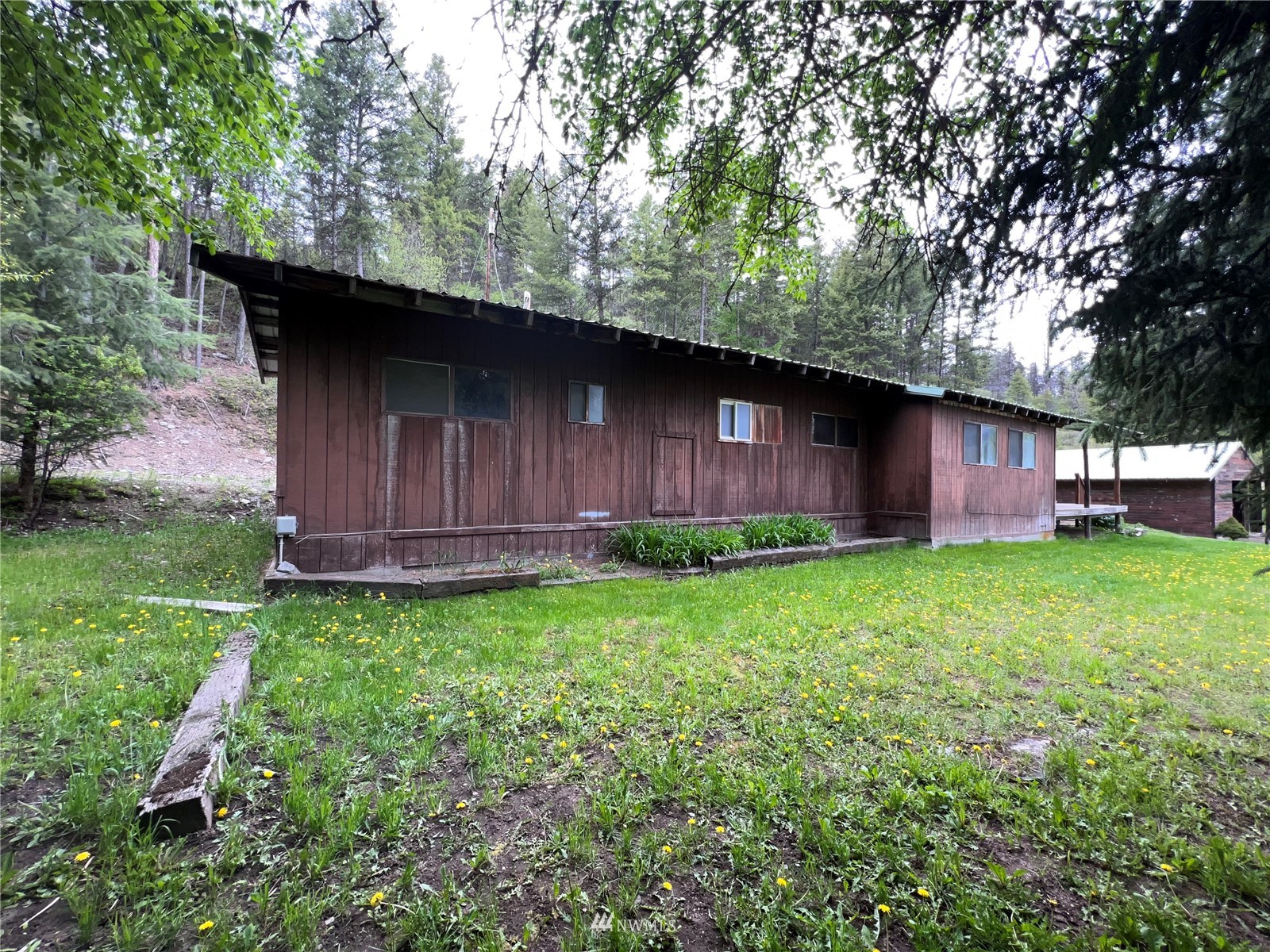 2 Hidden Falls Spur Road Republic, WA 99166 - Photo 23 of 26 a backyard of a house with lots of green space
