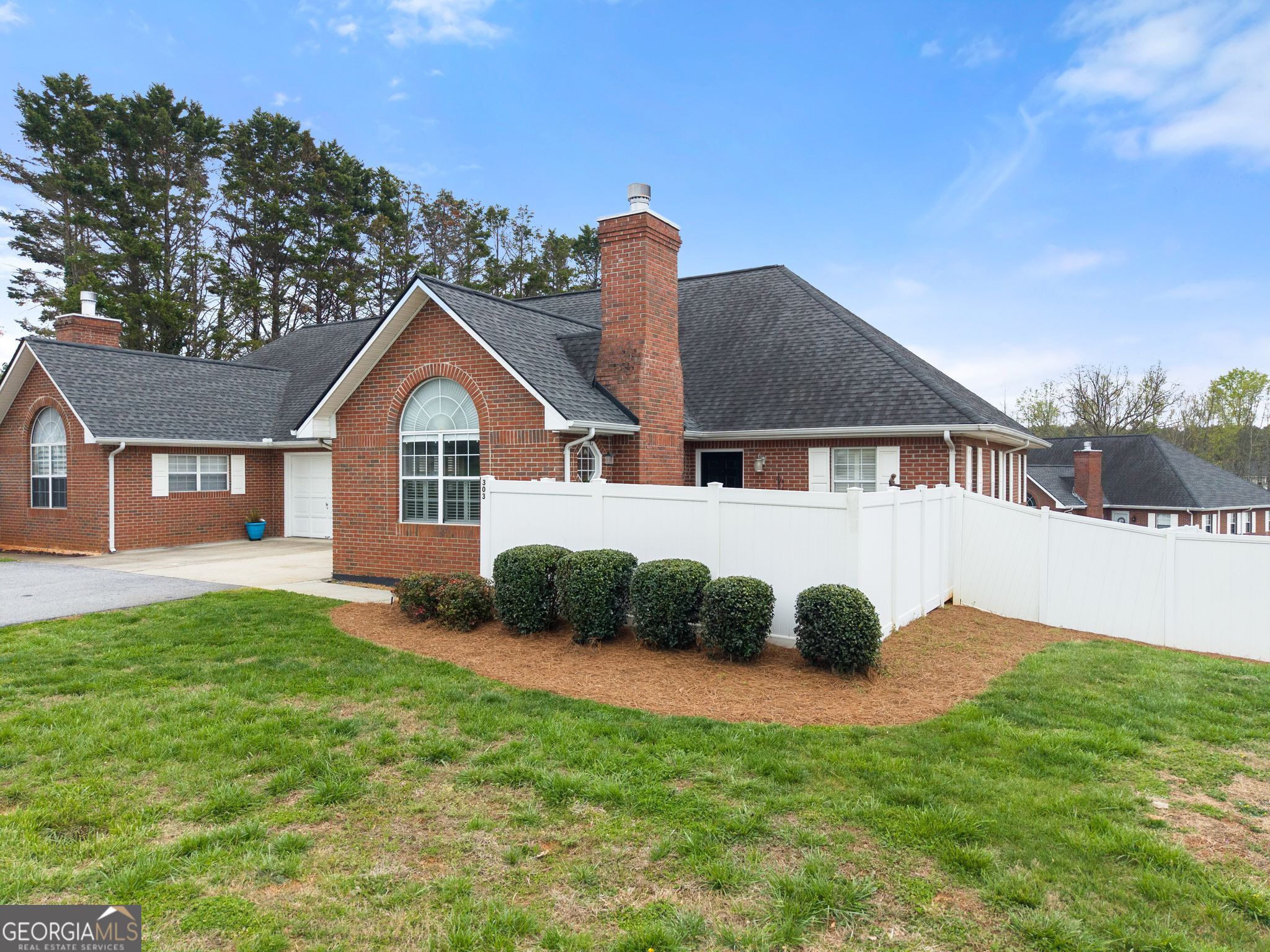 303 Alston Ridge Drive Cornelia, GA 30531 - Photo 2 of 31