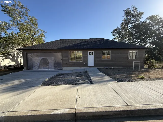 a front view of a house with garage