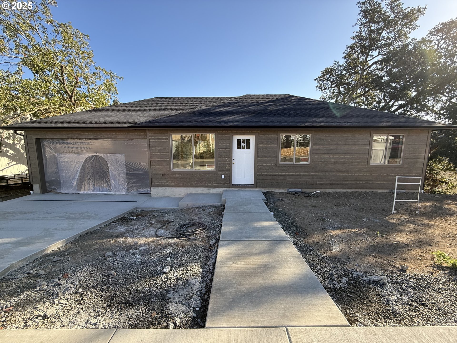 119 Lebleu Lane Winston, OR 97496 - Photo 18 of 30 a front view of a house with garden
