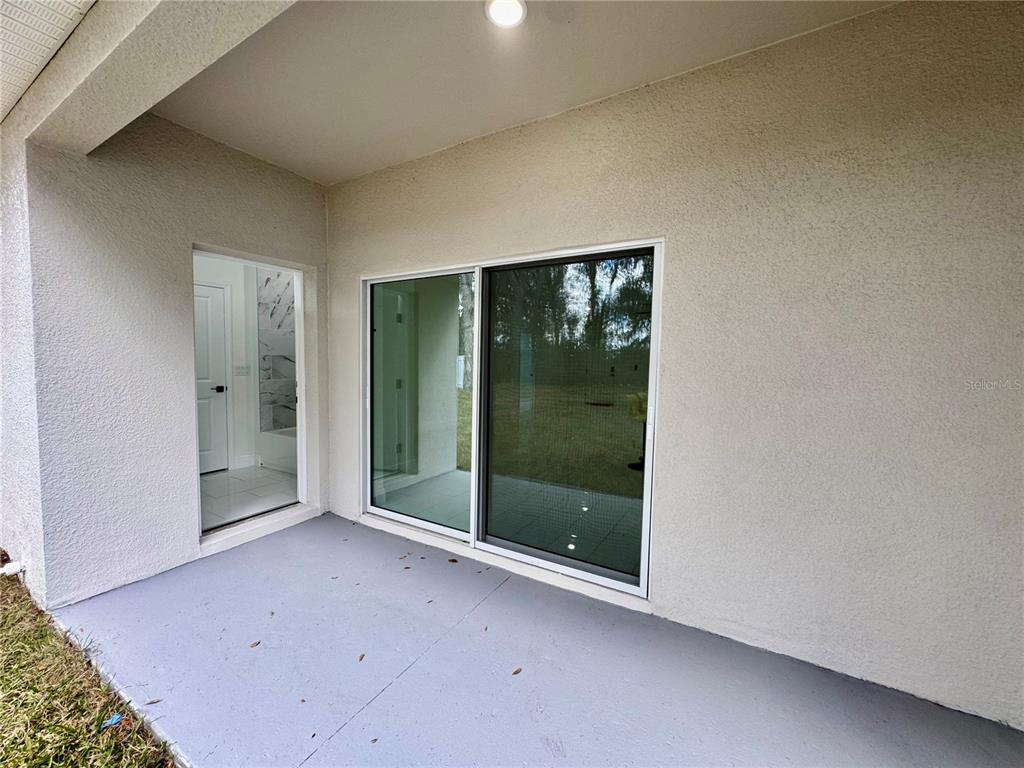 12970 Southwest 43rd Ave Road Ocala, FL 34473 - Photo 22 of 44 a view of backyard with window and ceiling fan