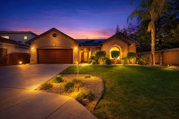 $442,000 | 2852 West Indiana, Caruthers, CA 93609