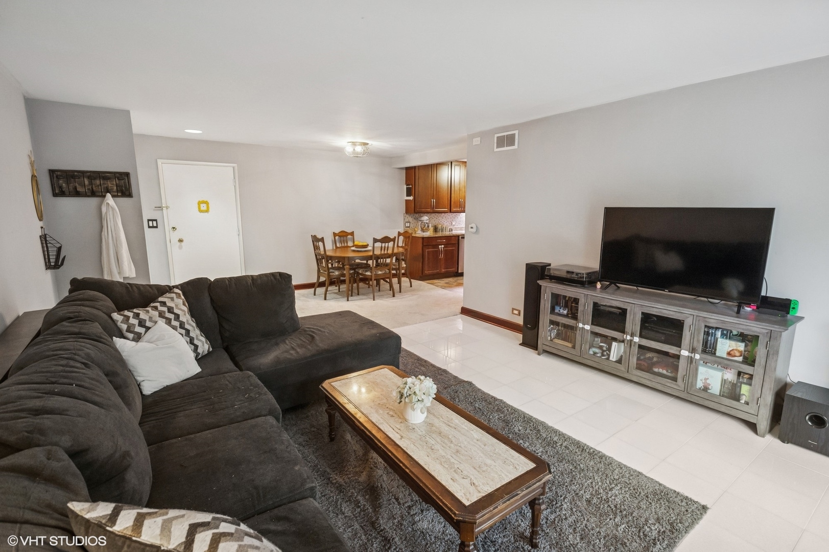 205 Ridge Road, Unit 204 Wilmette, IL 60091 - Photo 3 of 16 a living room with furniture and a flat screen tv
