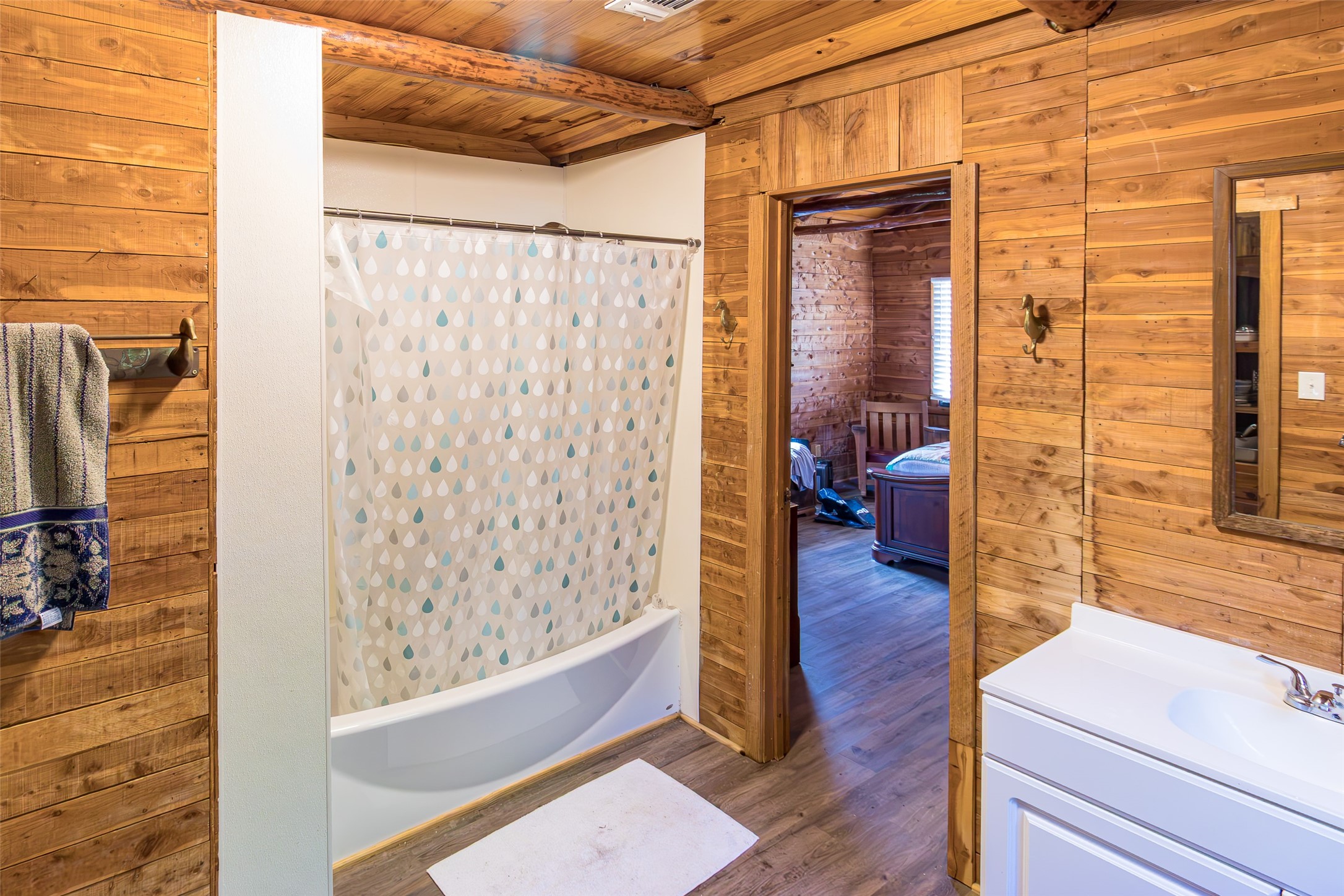 511 Commerce Street Palacios, TX 77465 - Photo 9 of 40 Main Cabin