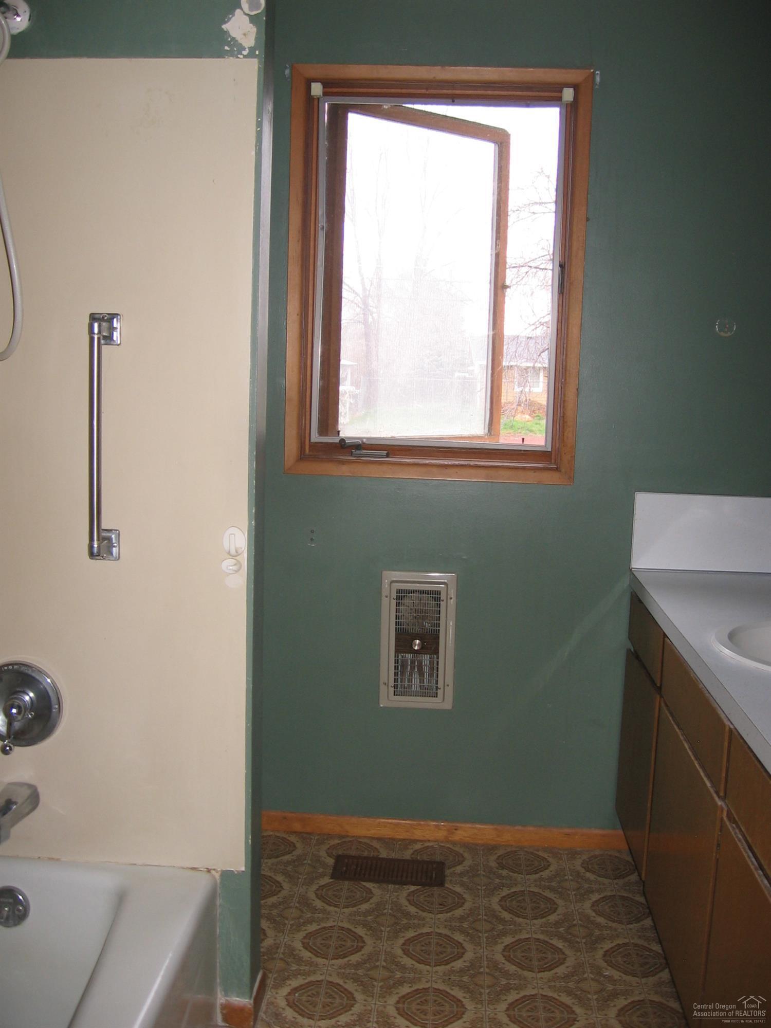 455 Southwest 6th Street Metolius, OR 97741 - Photo 9 of 22 Gallery Image 9