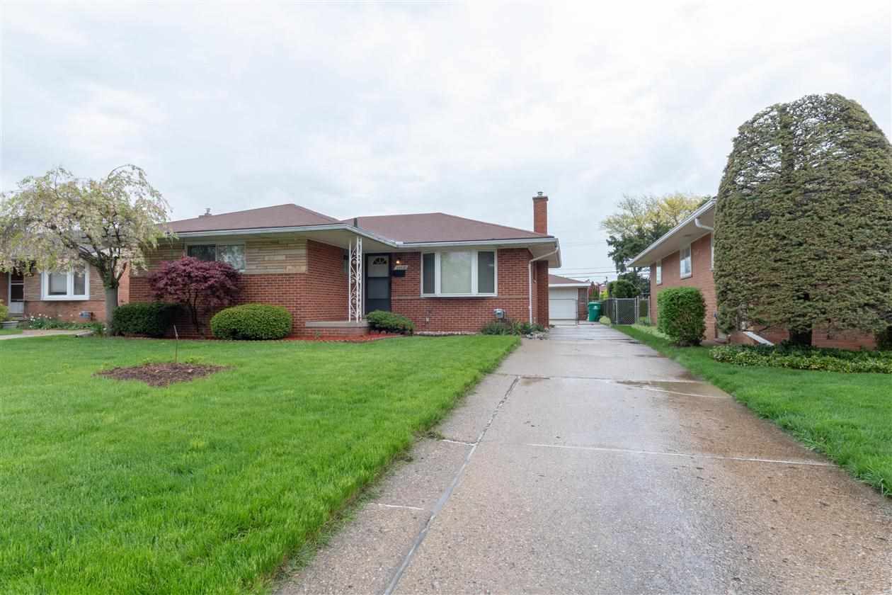 24920 Roxana Avenue Eastpointe, MI 48021 - Photo 1 of 21 31347631.JPG
