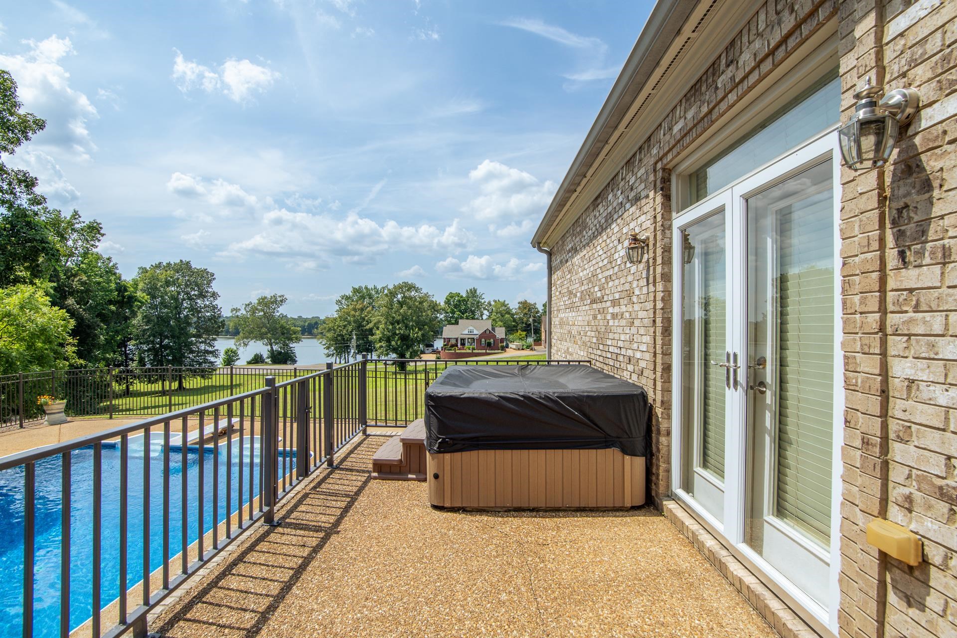 116 Sunset Drive Clifton, TN 38425 - Photo 34 of 40 a balcony with view of city