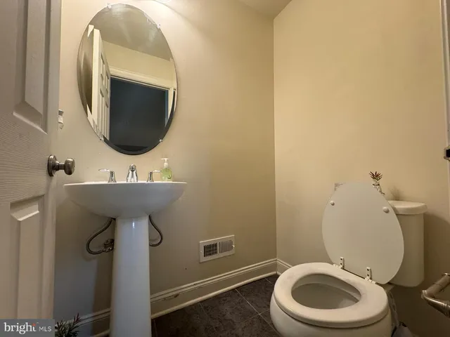 $3,800 | 22555 Windsor Locks Square, Ashburn, VA 20148