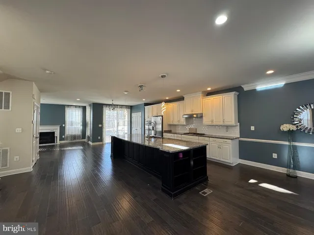 $3,800 | 22555 Windsor Locks Square, Ashburn, VA 20148