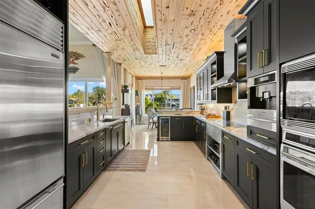 $1,975,000 | 967 Landmark Circle, Tierra Verde, FL 33715