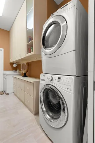 $1,975,000 | 967 Landmark Circle, Tierra Verde, FL 33715