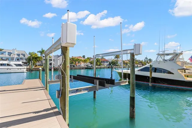 $1,975,000 | 967 Landmark Circle, Tierra Verde, FL 33715