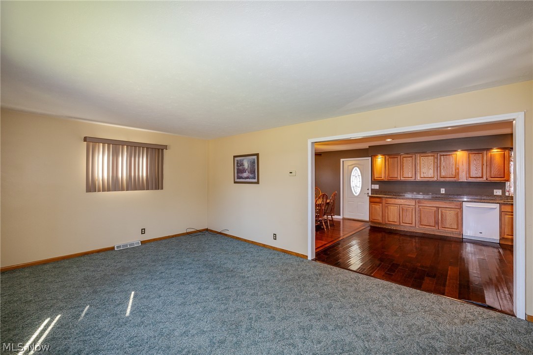 490 Mapleview Drive Seven Hills, OH 44131 - Photo 4 of 50