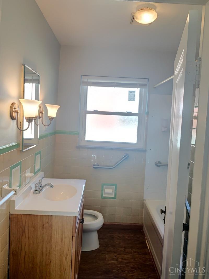 3954 School Section Road Cincinnati, OH 45211 - Photo 8 of 22
