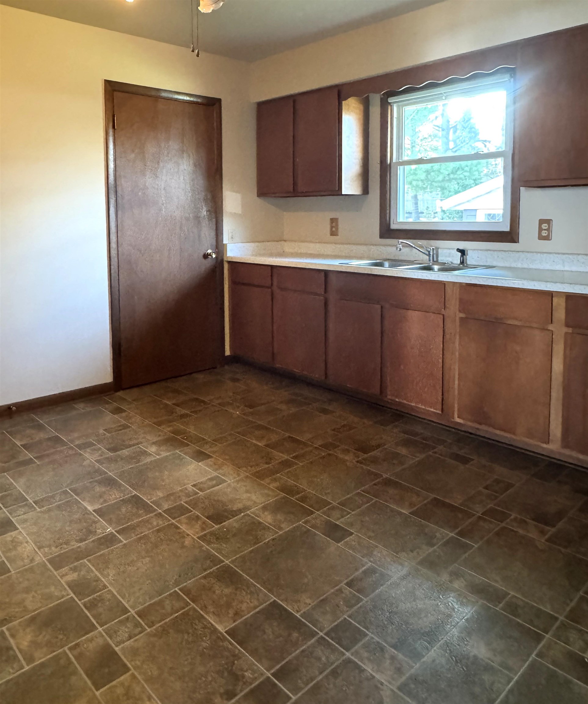 6621 Old Sauk Road Madison, WI 53705 - Photo 6 of 14