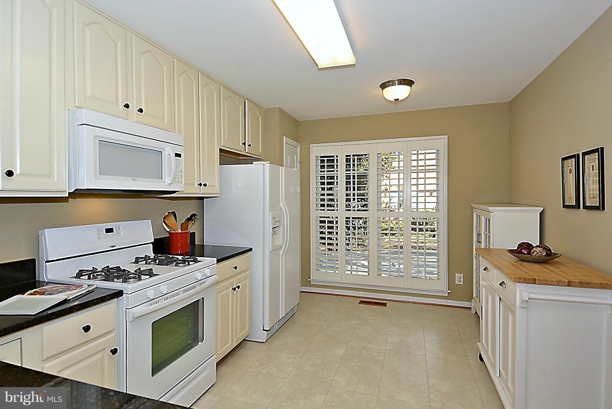110 Hart Road Gaithersburg, MD 20878 - Photo 9 of 30 Kitchen