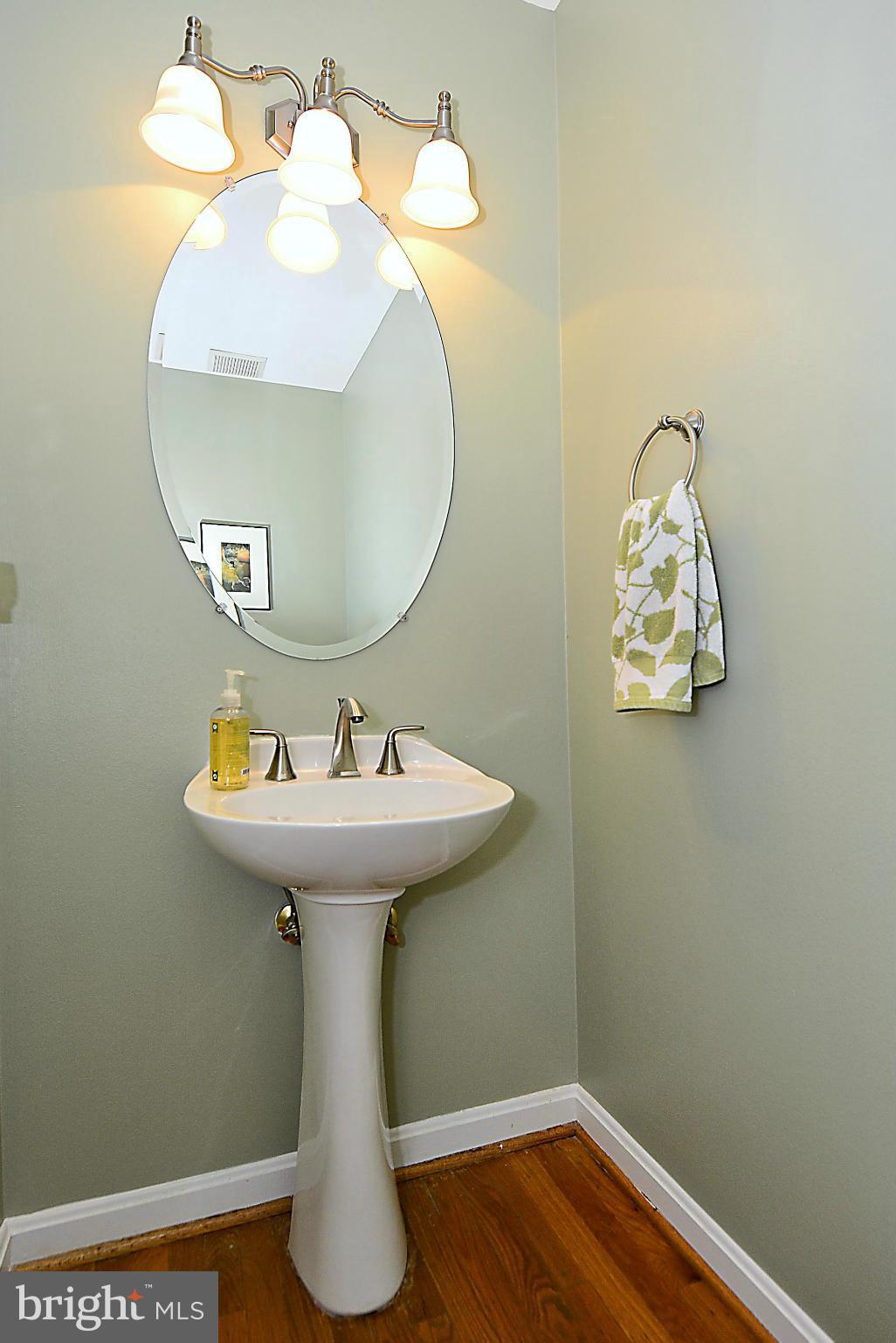 110 Hart Road Gaithersburg, MD 20878 - Photo 10 of 30 Powder Room