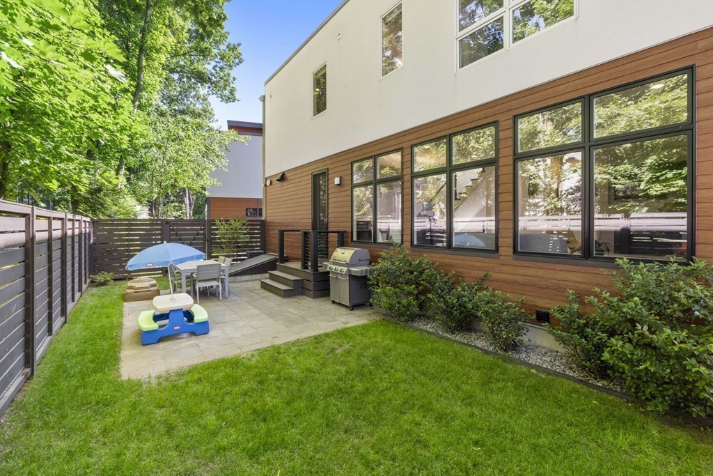 10 Coyne Road, Unit 10 Newton, MA 02468 - Photo 5 of 32