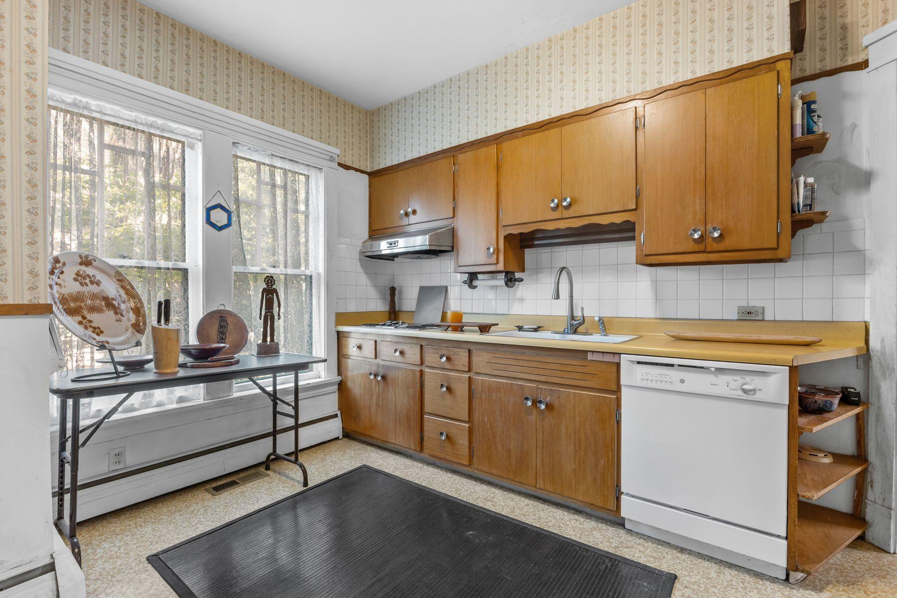 1512 College Avenue Racine, WI 53403 - Photo 38 of 58 Lower Kitchen