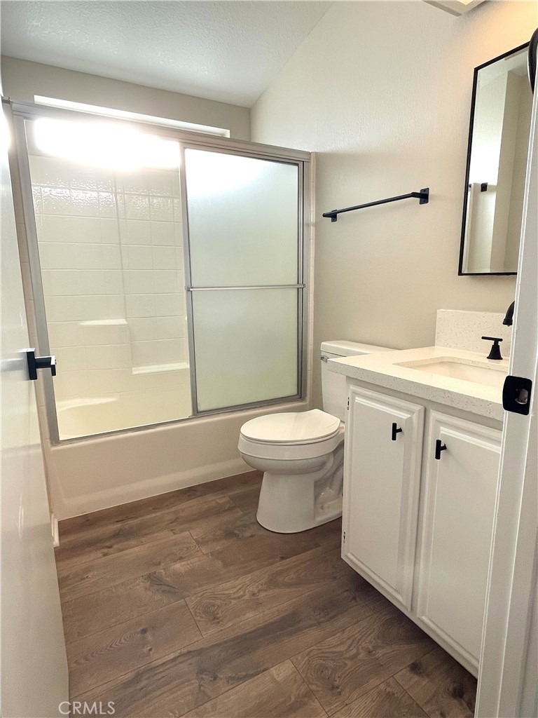 12546 Navajo Road Apple Valley, CA 92308 - Photo 9 of 27 Hall bathroom with new modern fixtures.