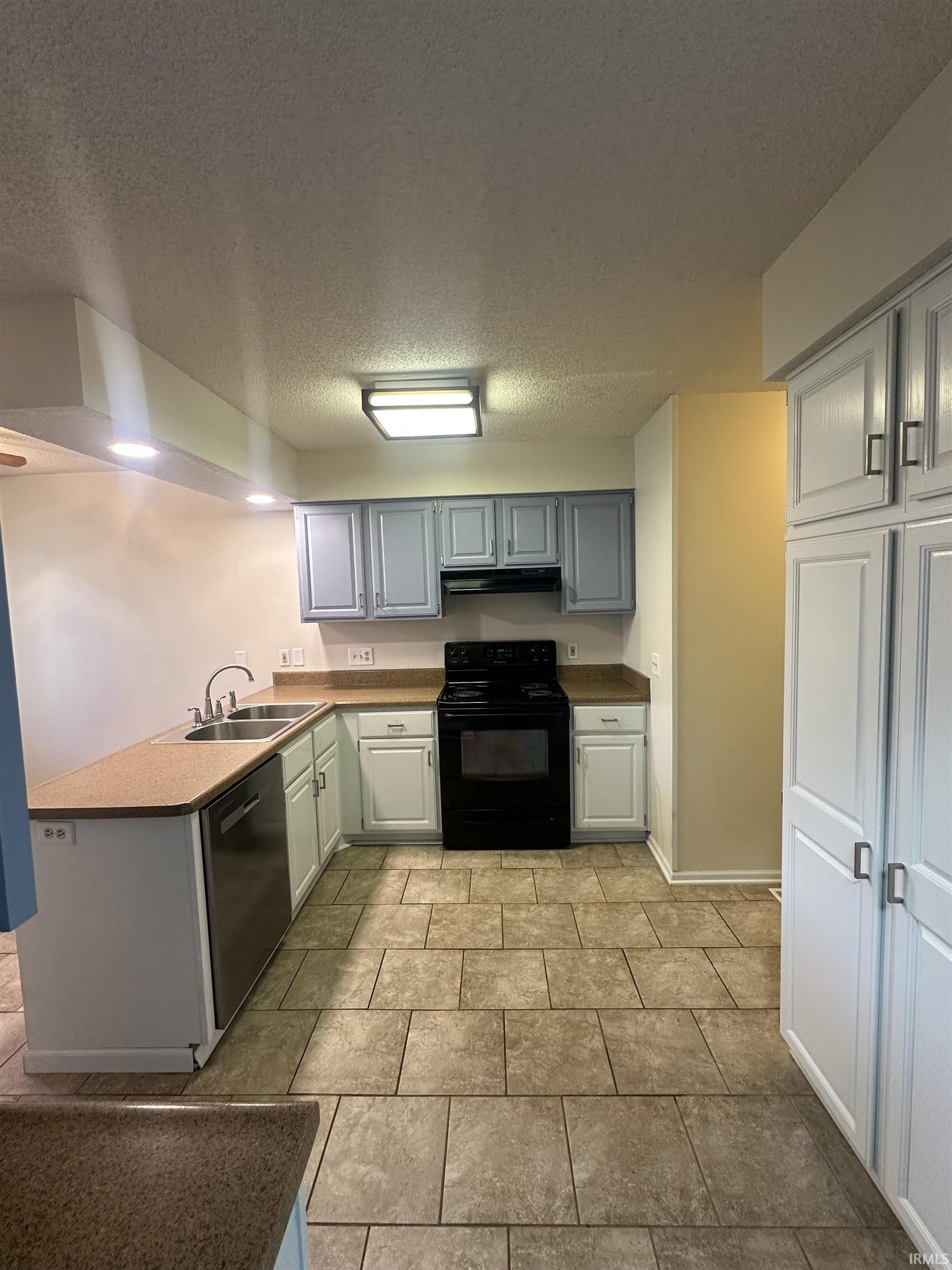 7883 Harrisburg Lane Fort Wayne, IN 46835 - Photo 3 of 26