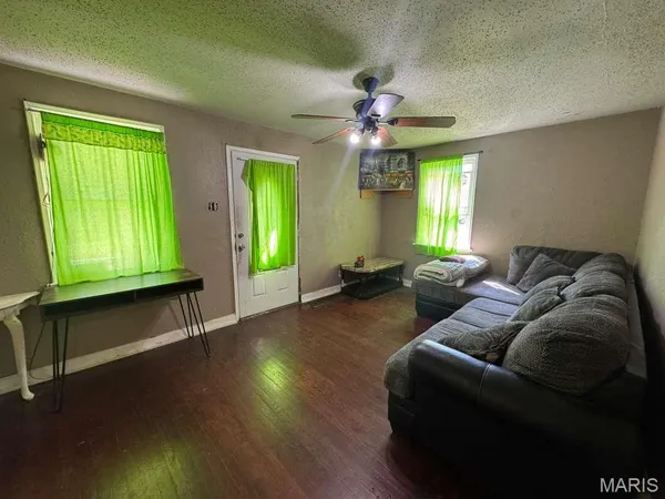 $69,000 | 15 North Harvey Avenue, St. Louis, MO 63135
