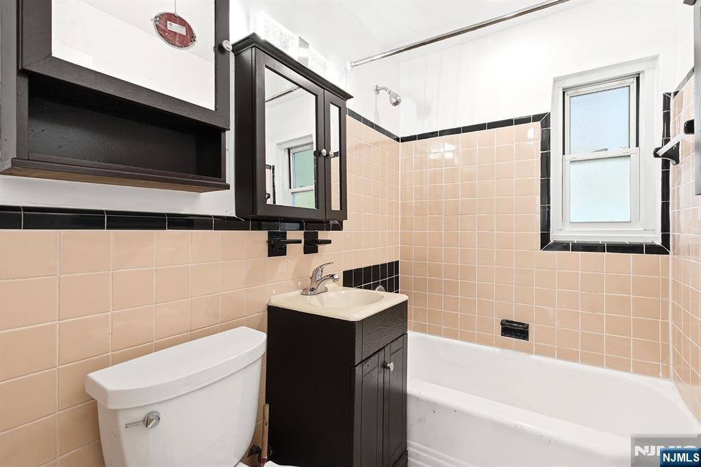 358 Esplanade, Unit 55 Hackensack, NJ 07601 - Photo 10 of 12