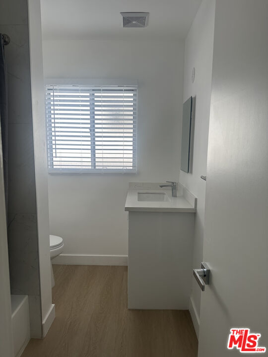 228 South Doheny Drive, Unit 6 Beverly Hills, CA 90211 - Photo 7 of 7