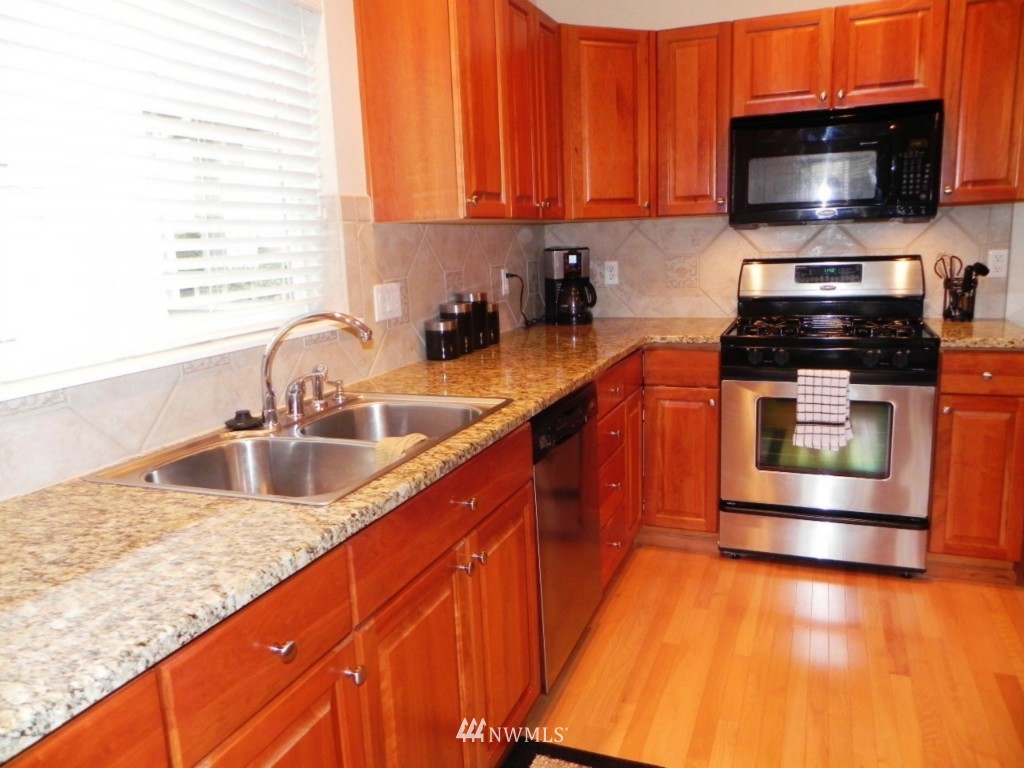 16955 166th Place Southeast Renton, WA 98058 - Photo 11 of 25
