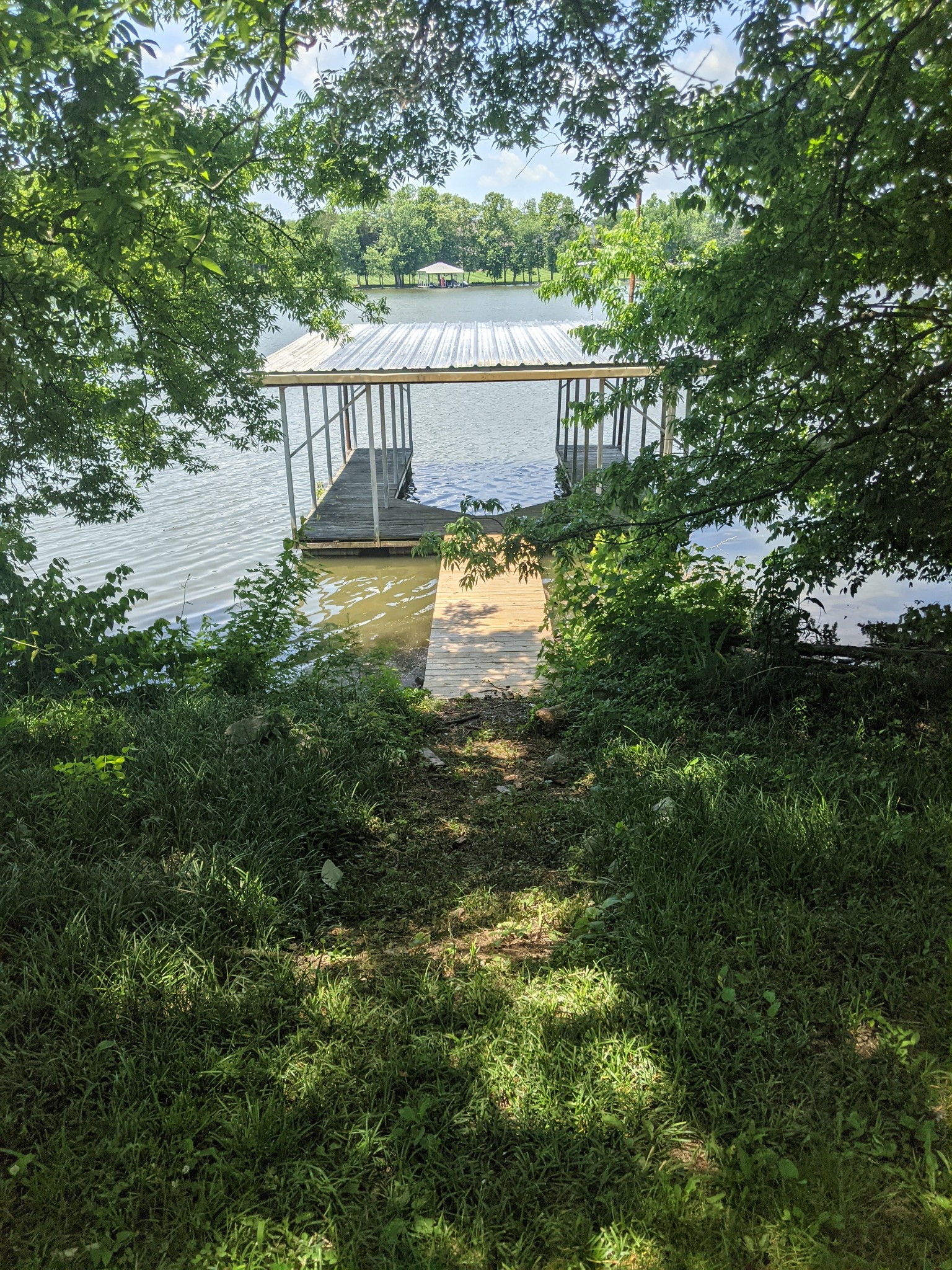 121 Lake Point Drive Gallatin, TN 37066 - Photo 3 of 5 a view of a house with a yard