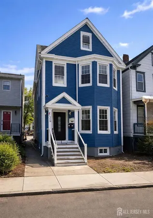 $2,850 | 228 2nd Street, Unit 1, Perth Amboy, NJ 08861