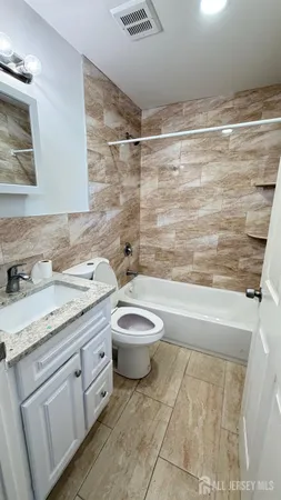 $2,850 | 228 2nd Street, Unit 1, Perth Amboy, NJ 08861