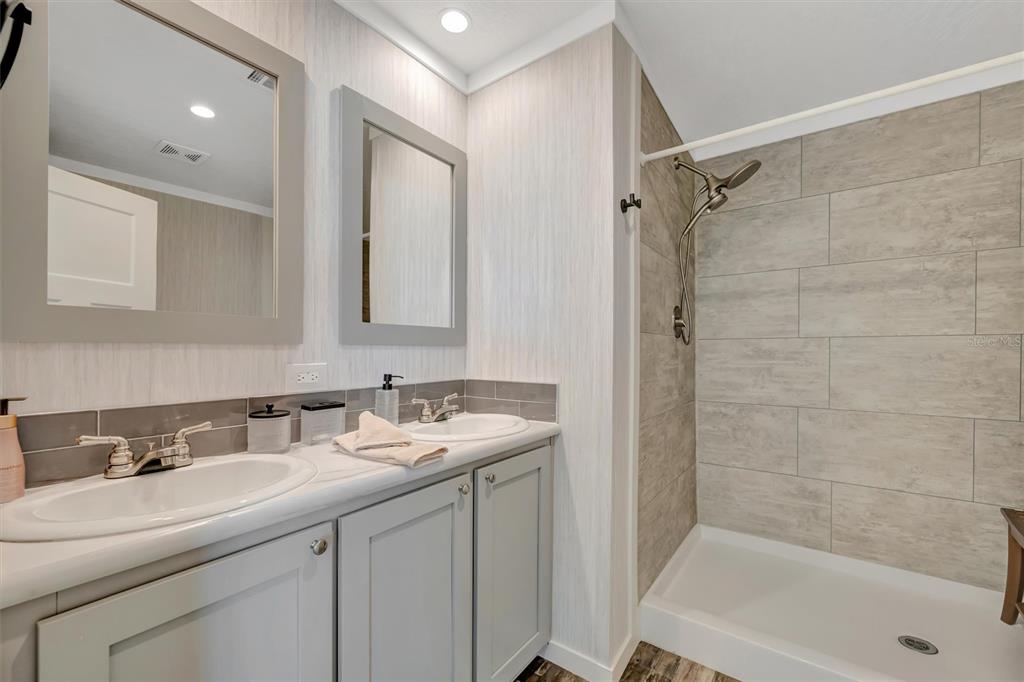 105 West St Johns Way Apollo Beach, FL 33572 - Photo 13 of 33