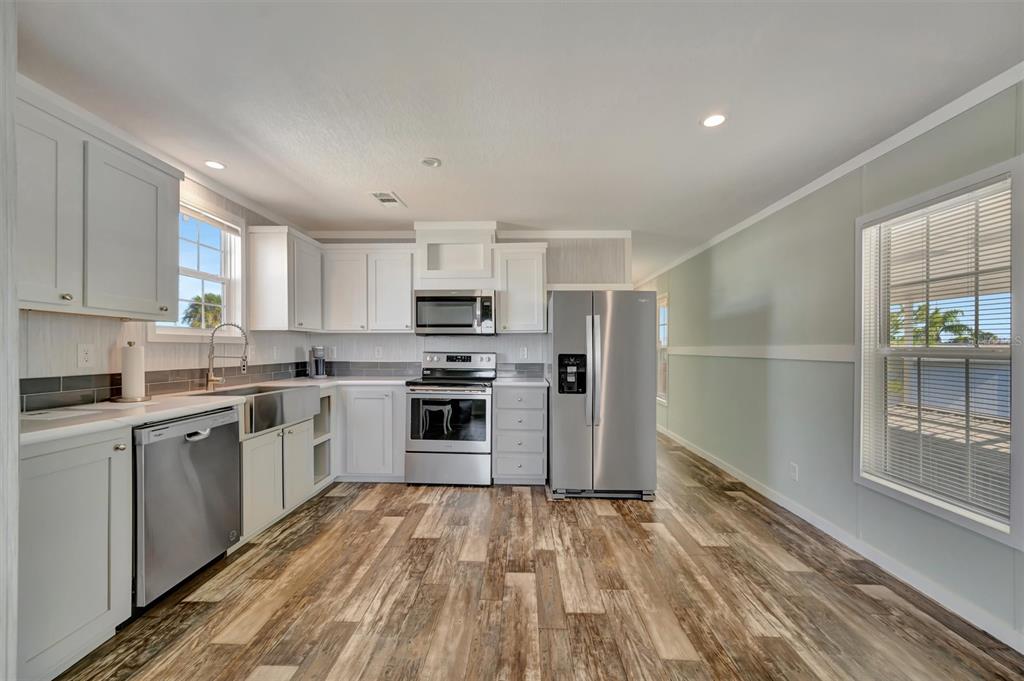 105 West St Johns Way Apollo Beach, FL 33572 - Photo 4 of 33