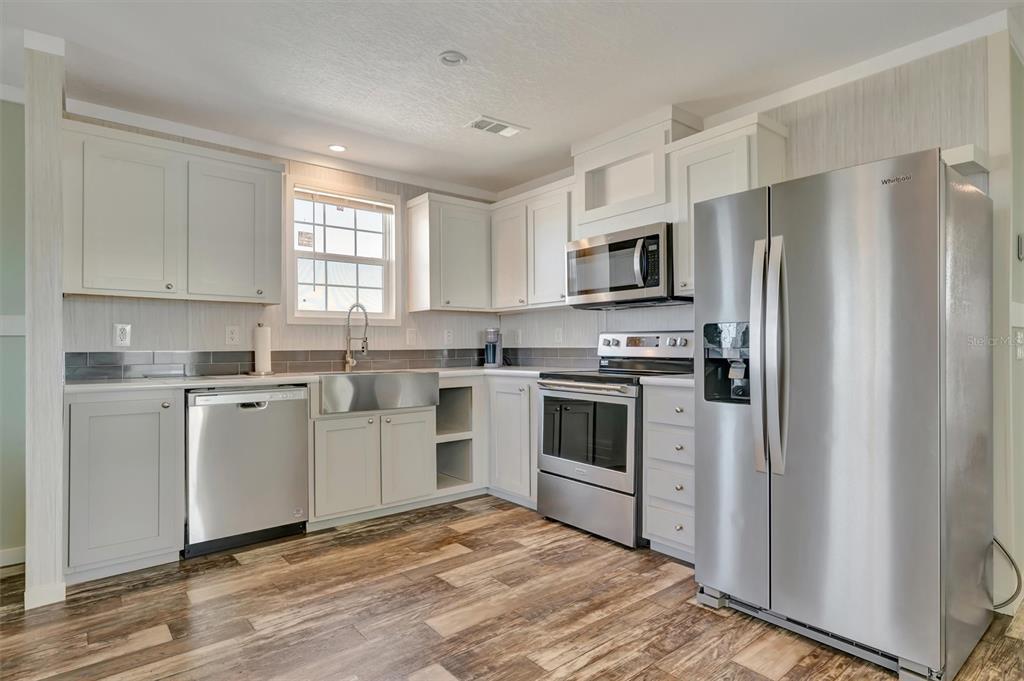 105 West St Johns Way Apollo Beach, FL 33572 - Photo 5 of 33