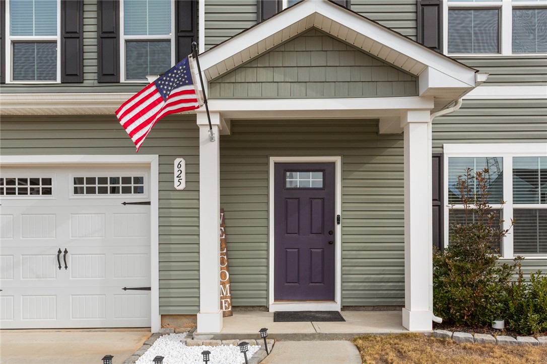 625 Batchomble Lane Greenville, SC 29605 - Photo 2 of 44