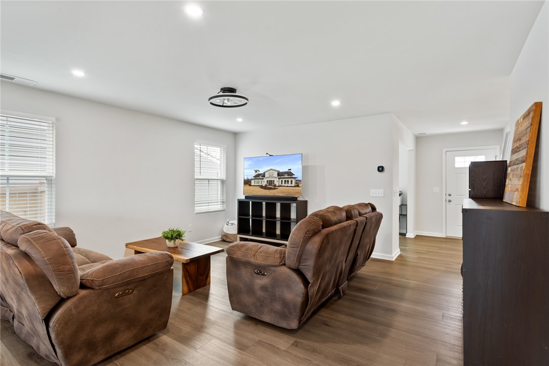 625 Batchomble Lane Greenville, SC 29605 - Photo 4 of 44