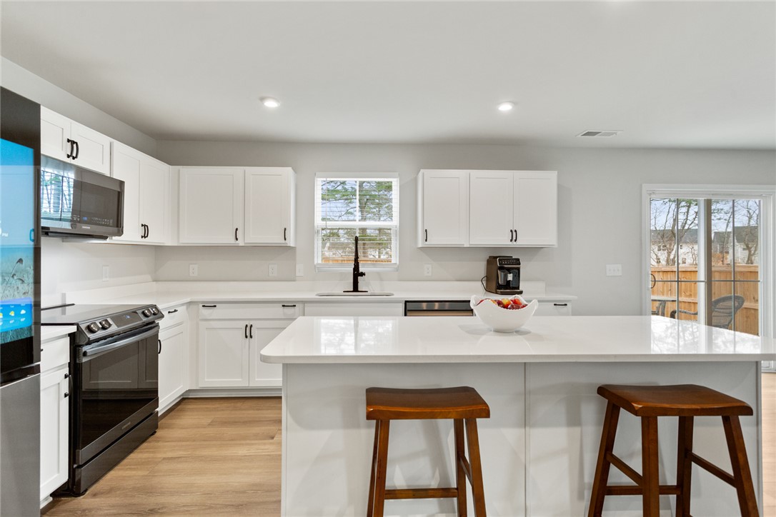 625 Batchomble Lane Greenville, SC 29605 - Photo 8 of 44