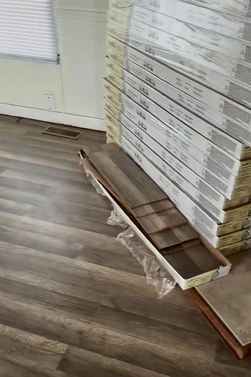 206 Creekview Meadows Court Springtown, TX 76082 - Photo 2 of 13 White House New Flooring