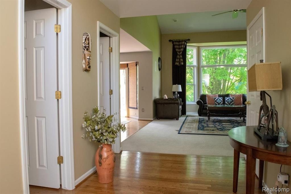 1046 Bloomview Circle Rochester, MI 48307 - Photo 2 of 31 Gallery Image 2