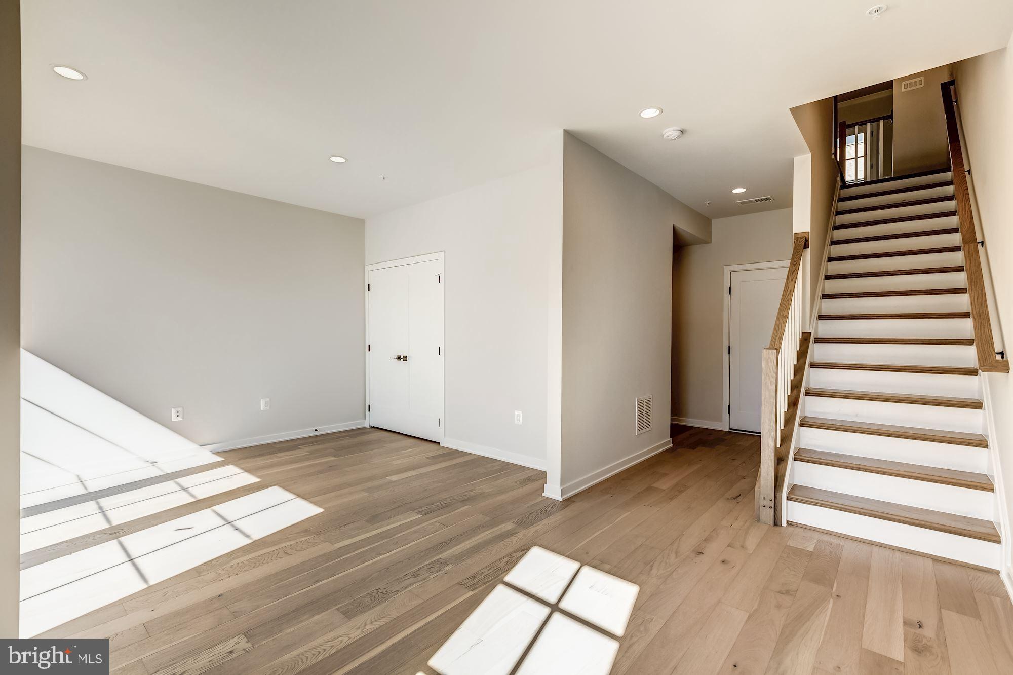 11712 Paysons Way Reston, VA 20191 - Photo 4 of 17 Smith Staircase