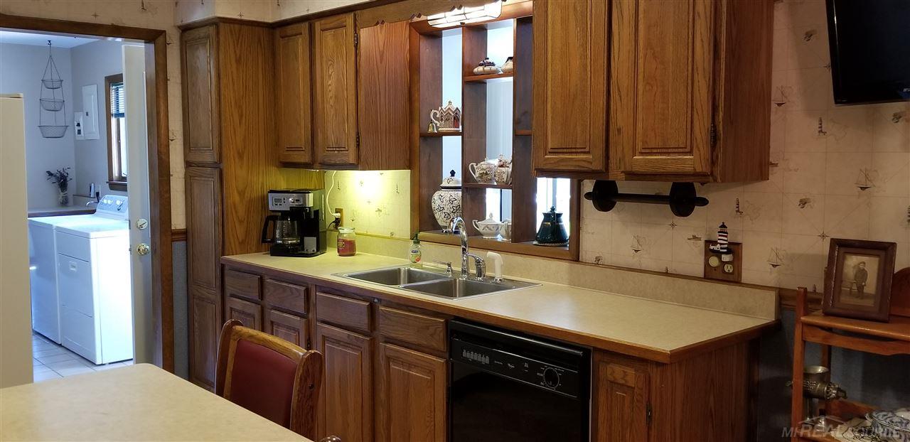2253 North Lakeshore Road Carsonville, MI 48419 - Photo 12 of 41 31348638-11.JPG