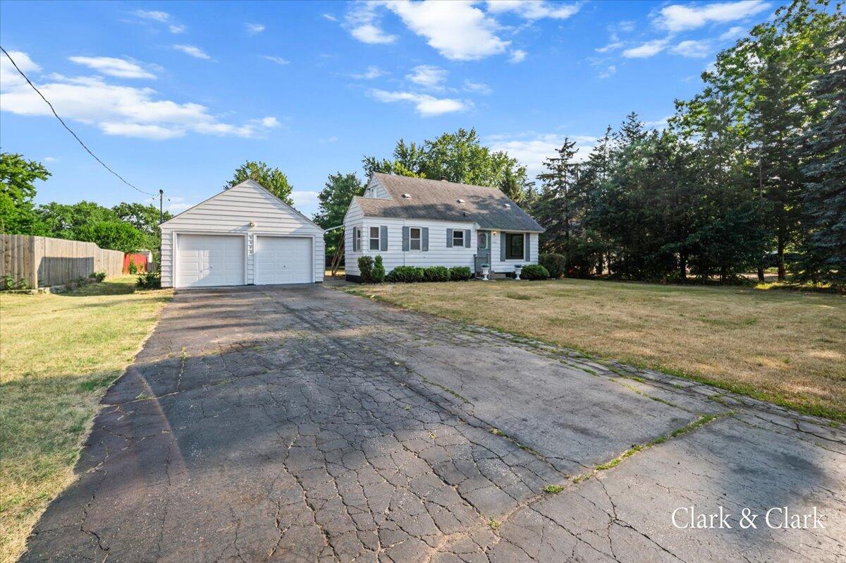1370 Bauer Road Jenison, MI 49428 - Photo 4 of 20 13-DSC_1581