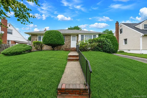 $574,990 | 107 West Walnut Street, Farmingdale, NY 11735