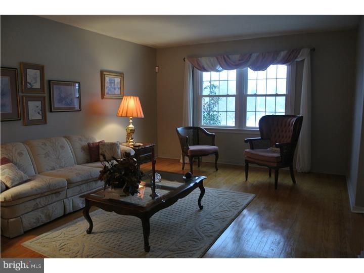 203 Pebble Ridge Road Warrington, PA 18976 - Photo 4 of 25 Living Room
