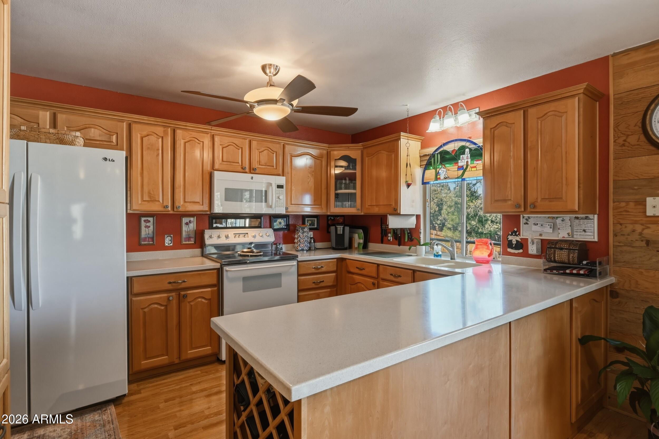 902 West Rim View Road Payson, AZ 85541 - Photo 9 of 46 Kitchen