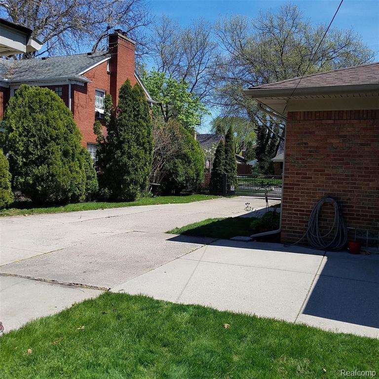 412 Roland Court Grosse Pointe Farms, MI 48236 - Photo 42 of 44