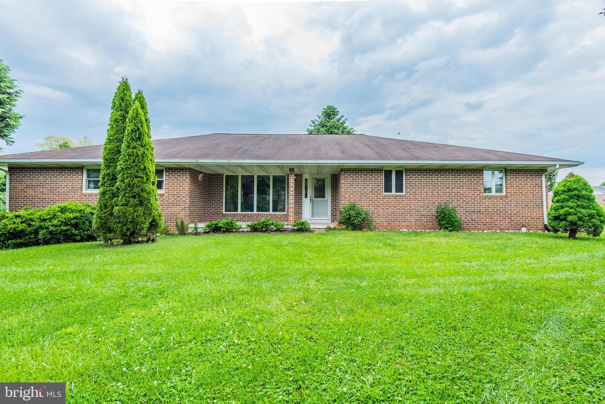 37 Middle Spring Road Shippensburg, PA 17257 - Photo 1 of 29 Front of home