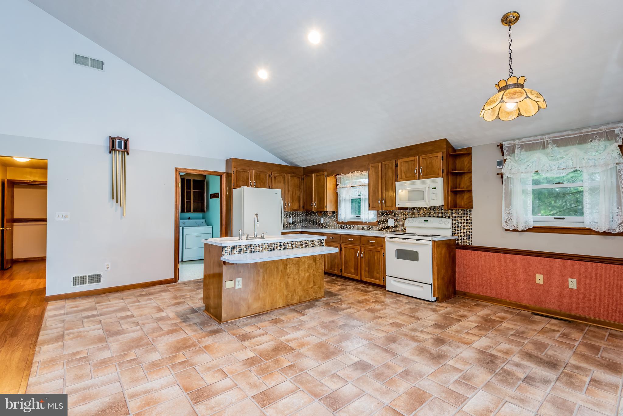 37 Middle Spring Road Shippensburg, PA 17257 - Photo 15 of 29 kithcehn dining area