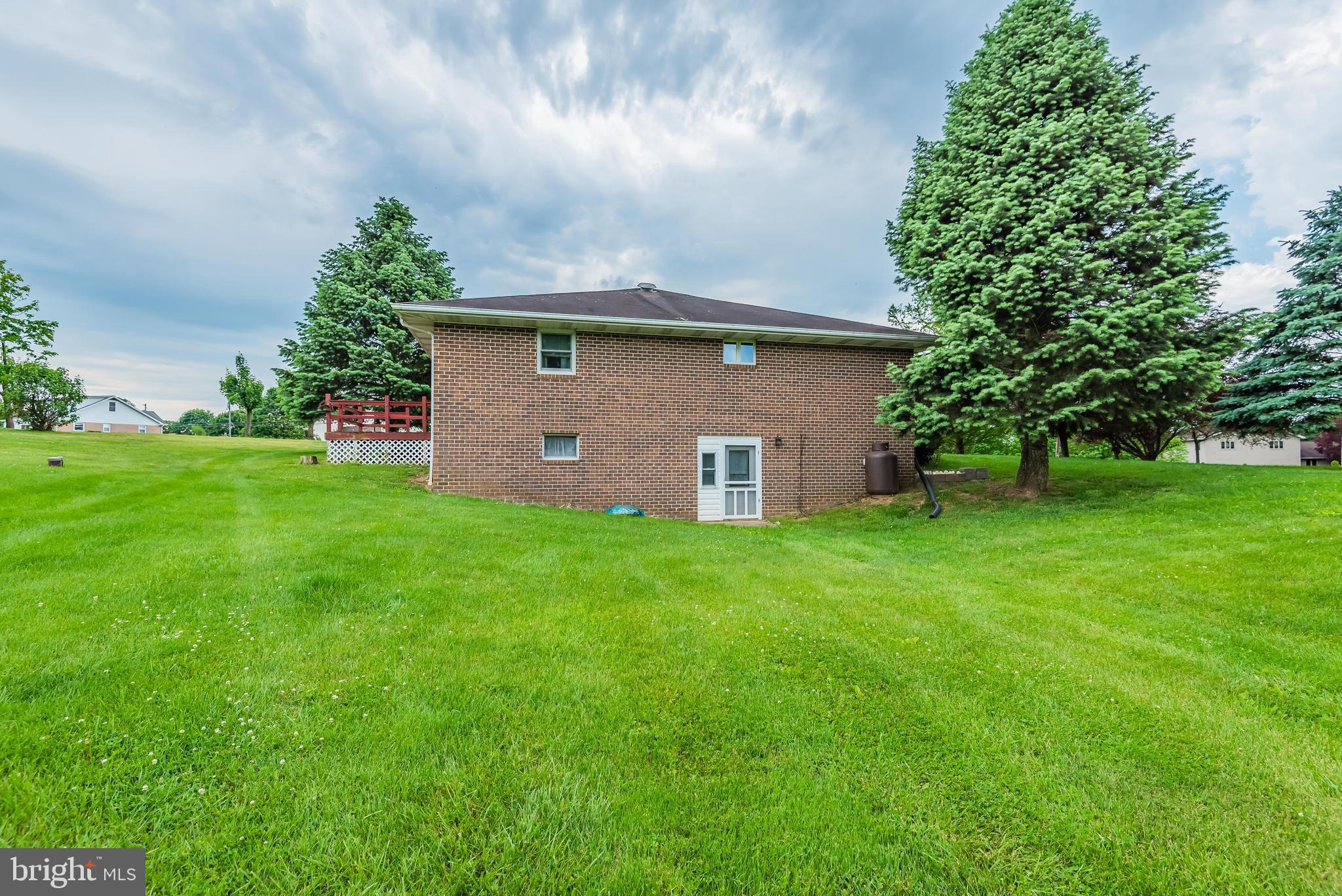 37 Middle Spring Road Shippensburg, PA 17257 - Photo 4 of 29 Side with walk-out from basement